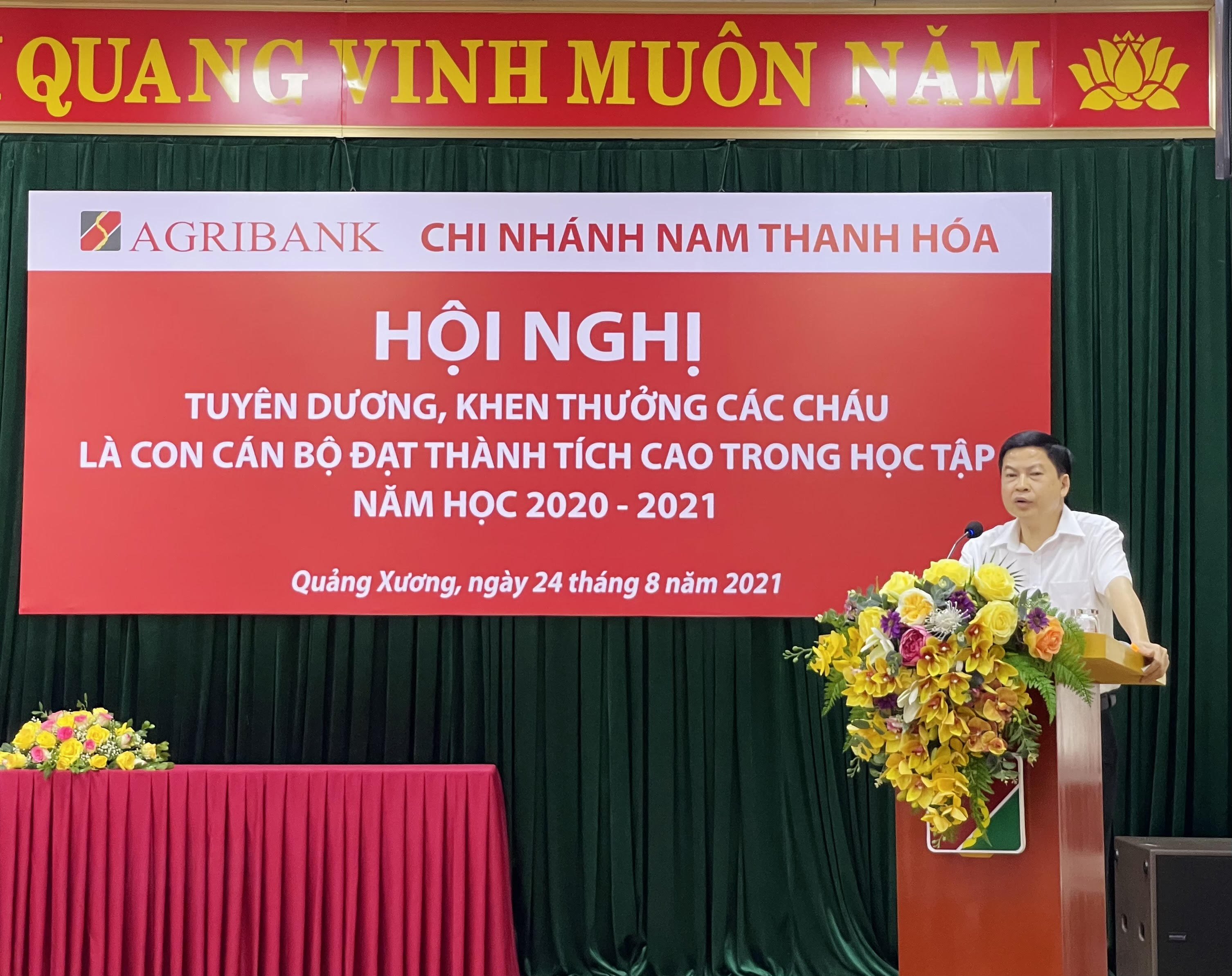 Đ/c Trần Văn Thành – Bí thư Đảng ủy, Giám đốc Agribank Nam Thanh Hóa                                                phát biểu tại hội nghị