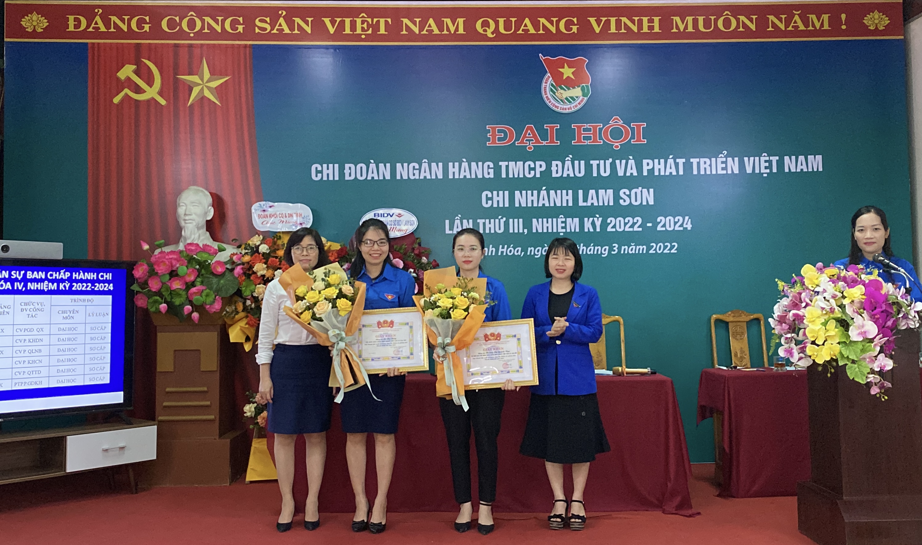 Khen thưởng các đoàn viên có thành tích xuất sắc trong công tác đoàn và phong trào TTN