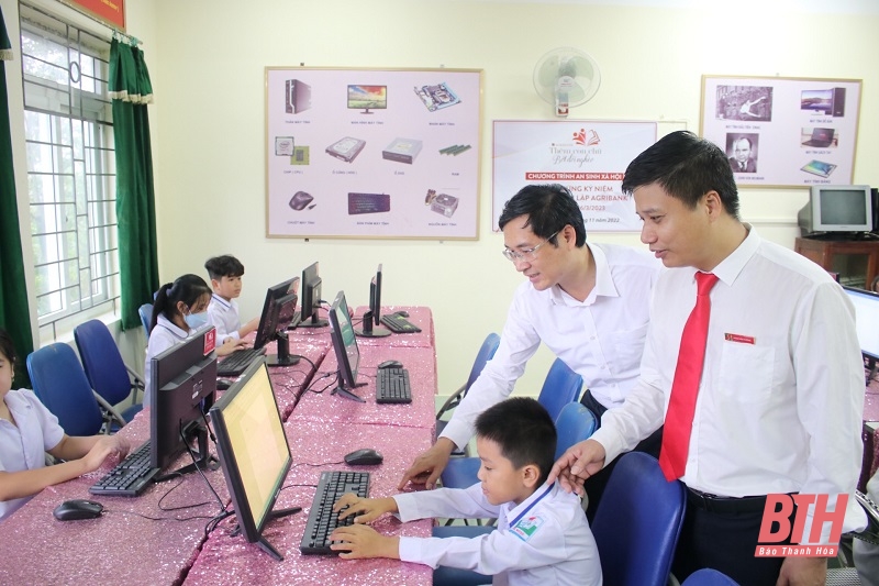 Lãnh đạo Agribank Bắc Thanh Hóa mong muốn các nhà trường sử dụng và khai thác có hiệu quả các thiết bị được hỗ trợ để phục vụ việc dạy và học, góp phần nâng cao chất lượng giáo dục của nhà trường