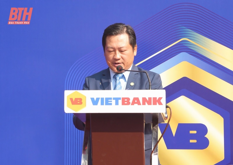 Ông Dương Nhất Nguyên, Chủ tịch HĐQT Vietbank phát biểu tại sự kiện: “Vietbank Thanh Hoá không chỉ là biểu tượng của sự hiện diện mạnh mẽ mà còn là lời cam kết của chúng tôi trong việc xây dựng một ngân hàng phục vụ khách hàng bằng cả tâm huyết và trách nhiệm. Chúng tôi mong tiếp tục nhận được sự đồng hành, ủng hộ của quý vị để Vietbank không chỉ phát triển tại Thanh Hoá mà còn góp phần vào sự phồn thịnh chung của tỉnh nhà.”