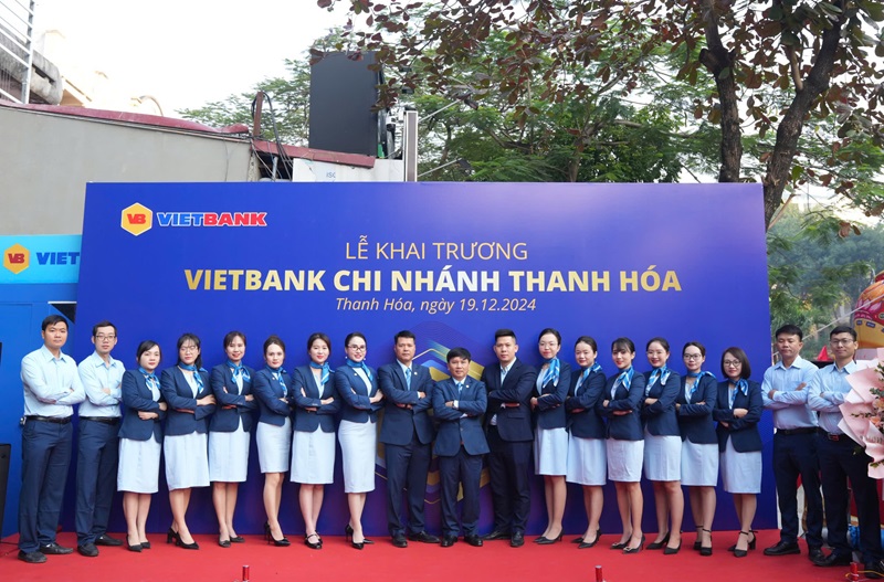 Tập thể CBNV Vietbank chi nhánh Thanh Hóa cam kết sẽ thúc đẩy các hoạt động tiếp thị, mở rộng quan hệ khách hàng.